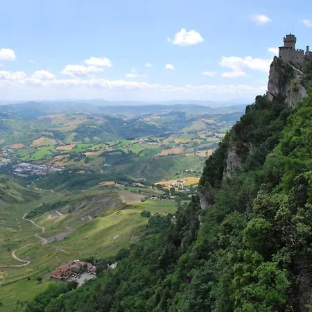 Mit Pool Bis 20 Personen Con Piscina Fino A 20 Persone * Урбино